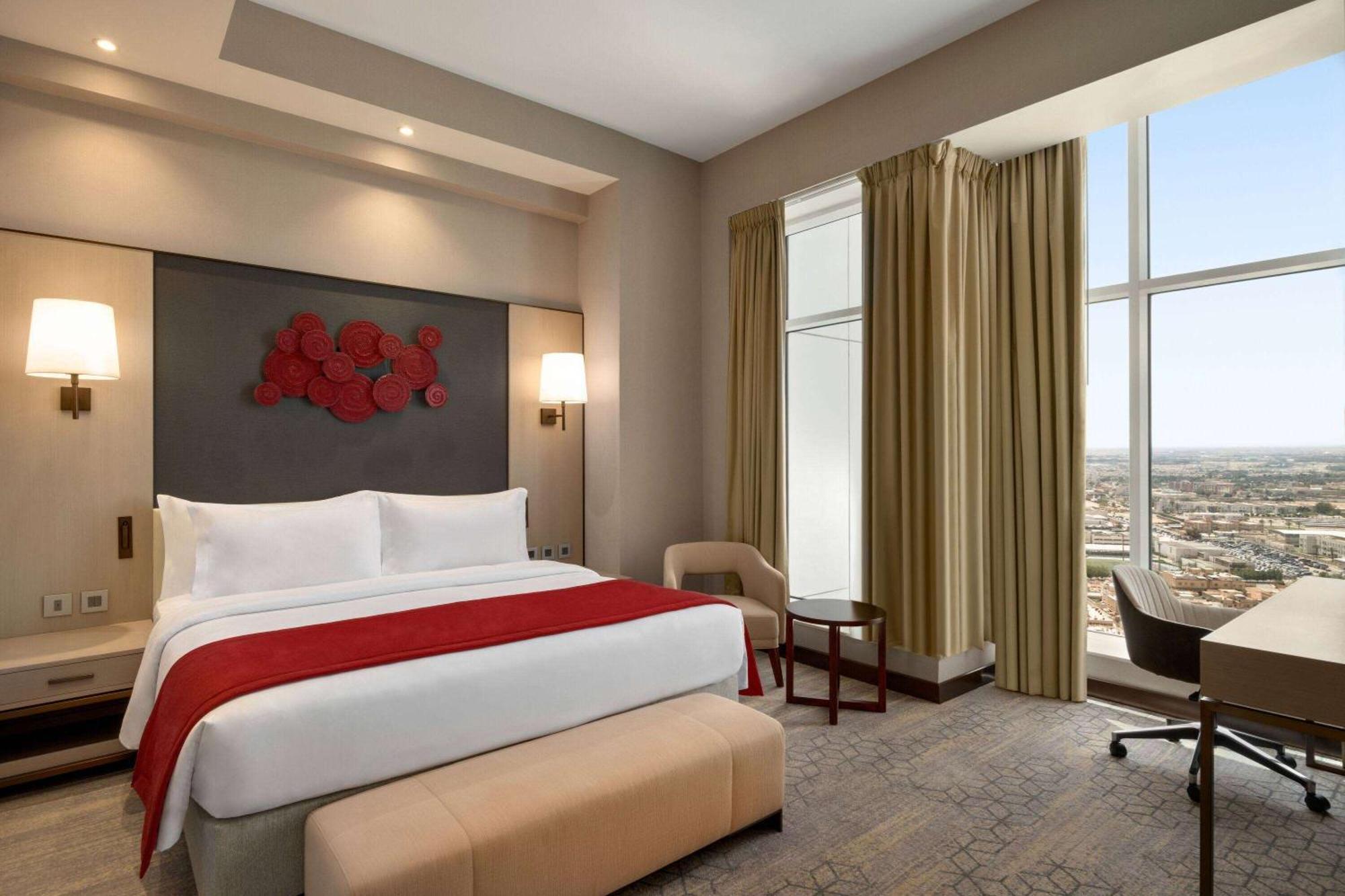 Ramada By Wyndham Riyadh King Fahd Road Exteriér fotografie A bedroom at the hotel