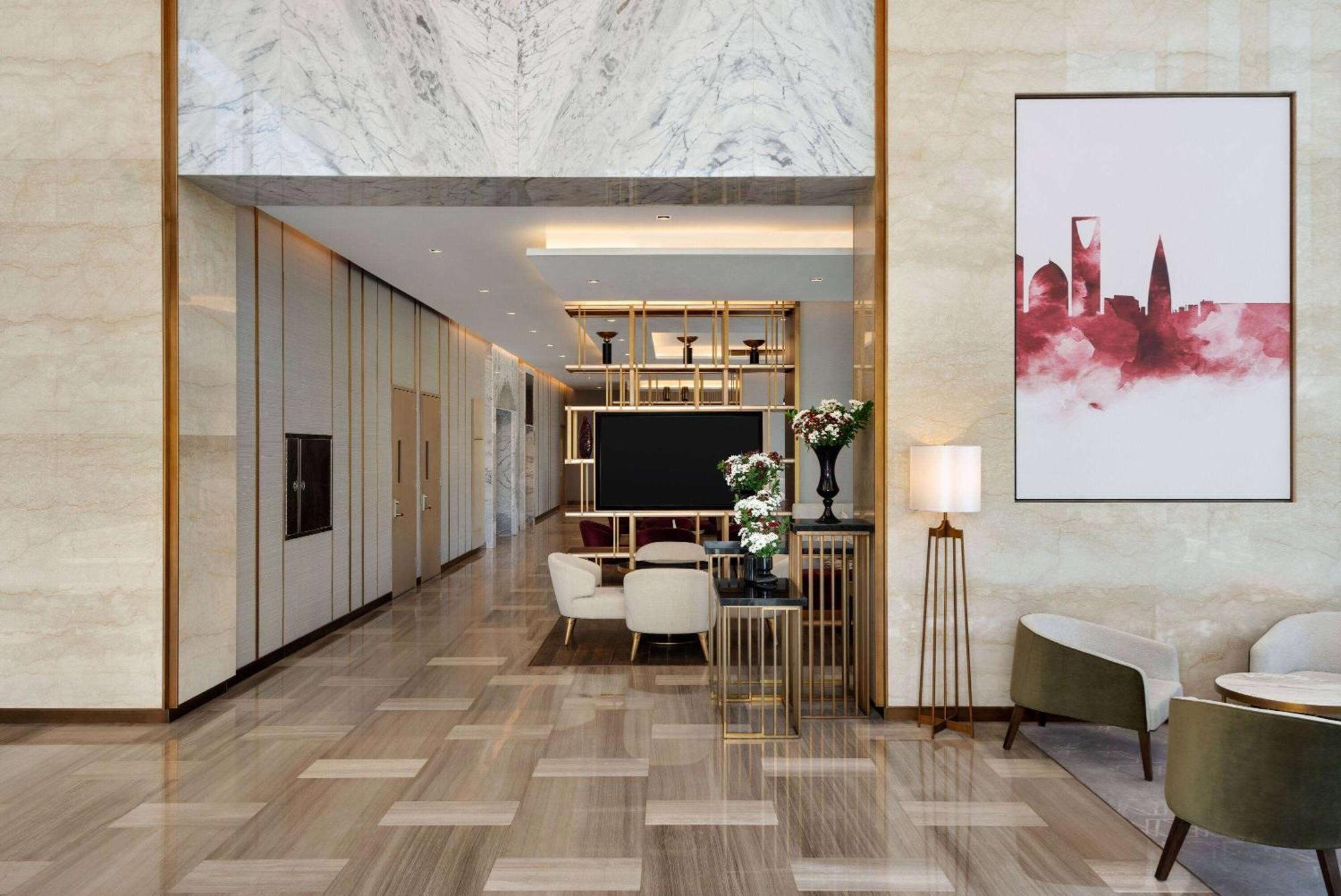 Ramada By Wyndham Riyadh King Fahd Road Exteriér fotografie The lobby of the hotel