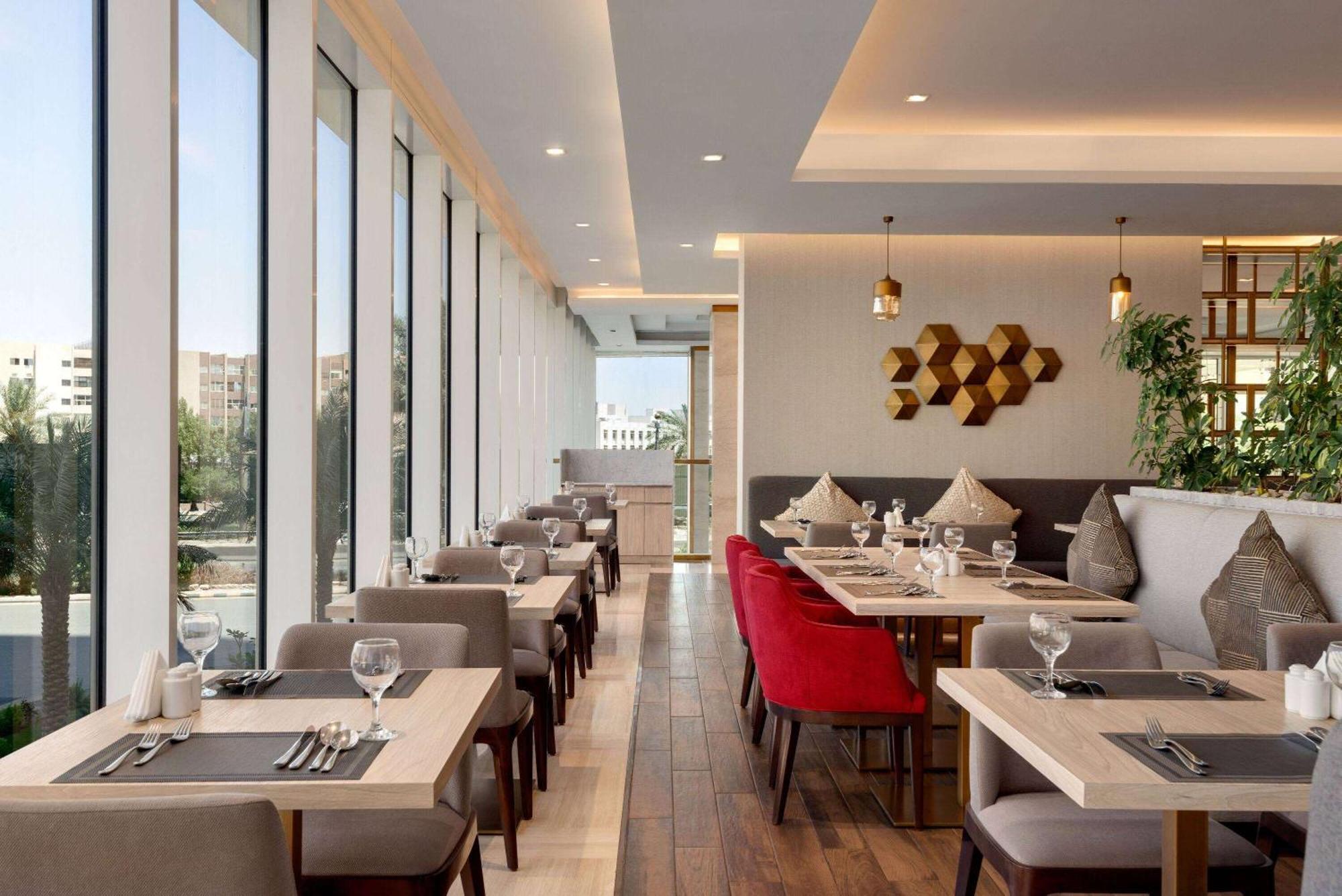 Ramada By Wyndham Riyadh King Fahd Road Exteriér fotografie The restaurant